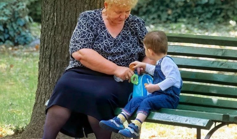 Жінці стало погано, коли невістка зажадала перевірити її сина на спорідненість. Тим часом, свекор розповів невістці багаторічну таємницю їх сім’ї.