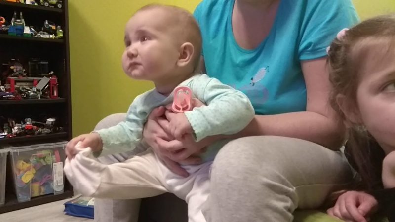 А ваші батьки допомагають вам з маленькими дітьми? Скажу одне:   Я за всі три роки з моменту становлення матір’ю не бачила ніякої допомоги.