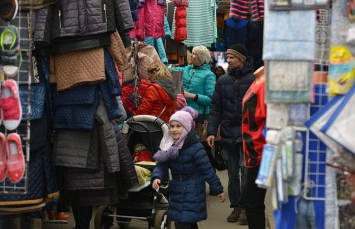 «Ти і не знаєш, що ти — мій тато»- сказала йому маленька дівчинка…