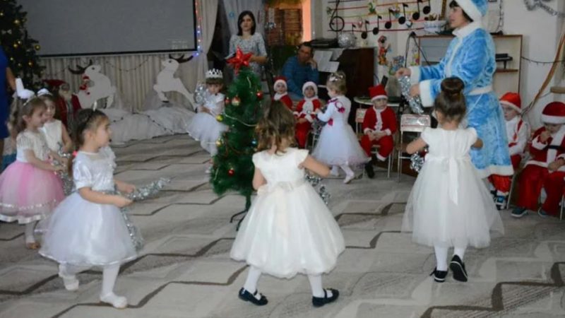 Ми всі були на святі дитячого садка і чекали виступу дітей. Але коли діти вийшли, я сильно здивувалася..