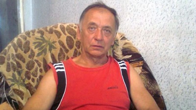 Чоловік усе своє життя відкидав дочку, бо був упевнений, що він їй не батько, але після смер ті дружини знайшов конверт і тоді все вийшло на чисту воду.