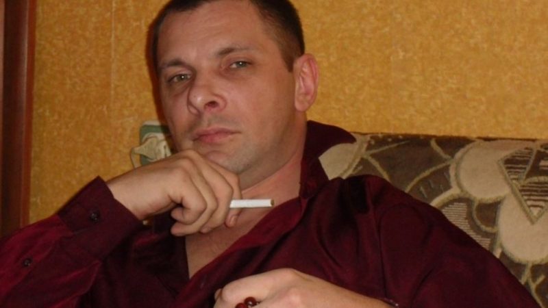 Олену попередили, що він суворий і жорстkий, і краще бігти від нього. Але вона придумала хитрий план