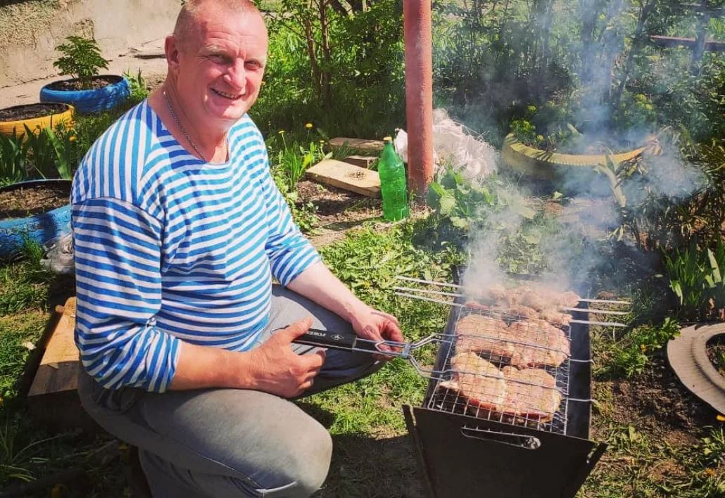 Батьки чоловіка покликали нас на шашлики, але раптом на нас навалилася гора роботи по дому. А ми ж не для цього їхали