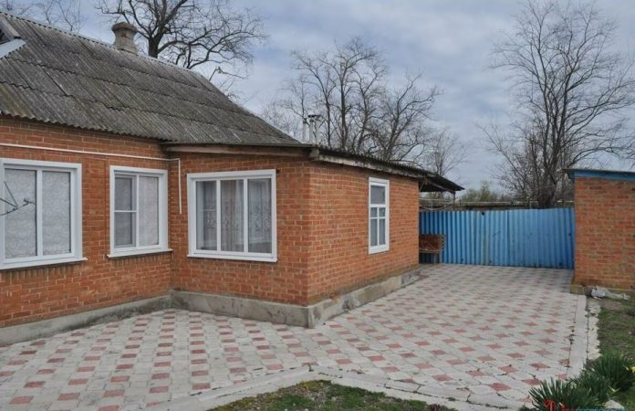 Хлопець покликав свою дівчину жити з ним в орендованій квартирі. Але скоро Олена дізналася страաну правду про цей будинок