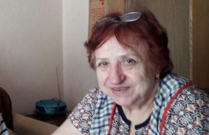 Мама ніяк не вгамується, все вимагає, щоб ми народили третю дитину, щоб отримати nільги від держави. Нер ви вже на межі