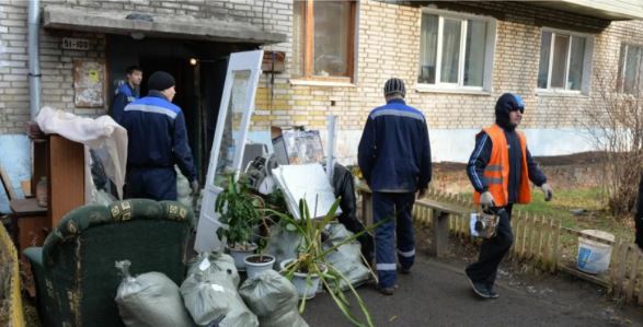 Подруга свекрухи виселила нас з чоловіком і дітьми з дому. У тітки є власний будинок, але наш для неї — комфортніше