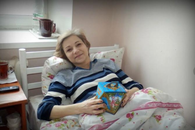 Моя мати важко хво ріє, а мені абсолютно все одно, тому що вона заслужила таке ставлення