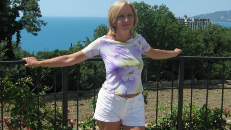 Щомісяця, першого числа, протягом понад 10 років, дружина виїжджала у відрядження. Чоловік вирішив простежити за нею, щоб дізнатися правду. І ось що з цього вийшло