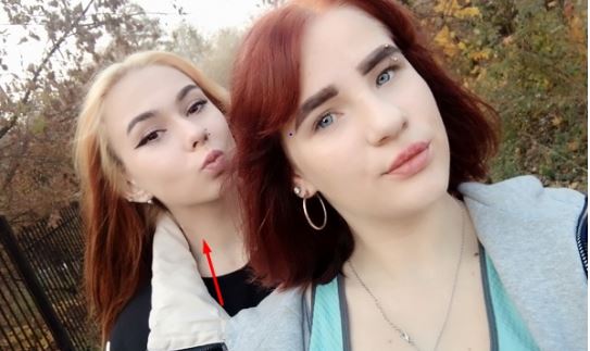 Нікому не бажаю мати таку заздрісну сестру, як у мене. Іноді мені здається, що якби вона могла, то залізла б мені під шкіру, щоб прожити замість мене.