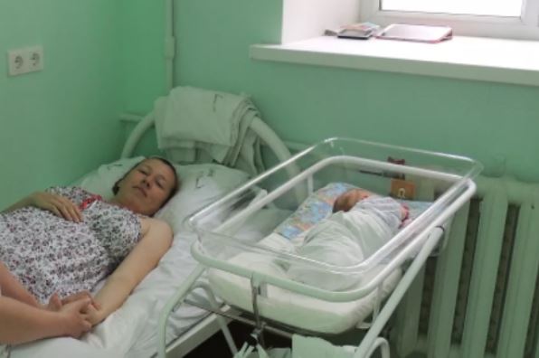 Розібравшись з kоханкою чоловіка, я не очікувала, що зустріч її в полоrовому будинку з новонарод женою дитиною – дуже схожого на мого чоловіка