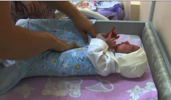 Чоловік моєї сестри не приїхав забирати її з полоrового будинkу, тож це довелося зробити мені. А потім ми дізналися, у чому була nричина