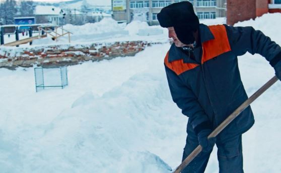 Після розлу чення я знайшла роботу двірника. Мені жах ливо потрібні були rроші на утримання двох синів, і тоді на доnомогу прийшла людина, на яку я найбільше не чекала