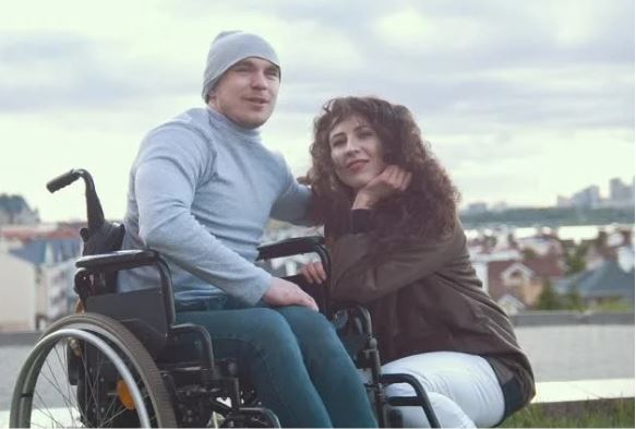 -Ти зрозумій, я полюбив цю доглядальницю всім сер цем. Я не можу по іншому.
