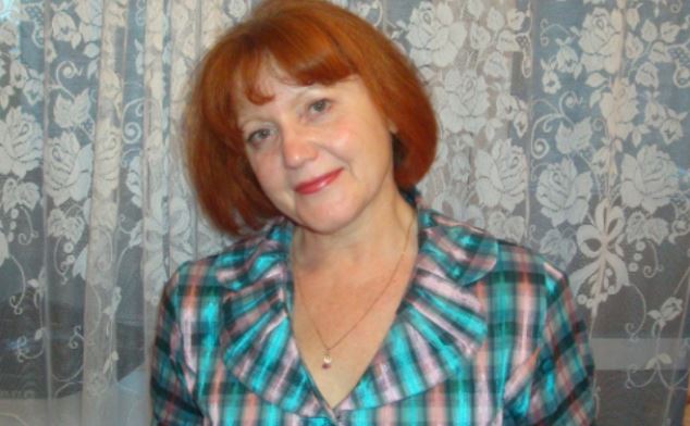 Олі виповнилося п’ятдесят років, і вона чекала на приїзд сина, але замість нього приїхала її невістка і дочка