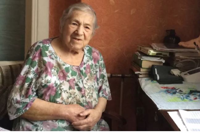 Після сме рті чоловіка, Ольга Захарівна залишилася одна, а син з сім’єю переїхав. Але все змінилося коли одного разу застукали в двері