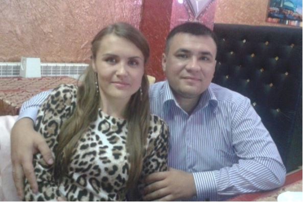 Василиса попросила сусіда зверху прикинутись її хлопцем перед батьками, але вона не підозрювала на що це може перетворитися