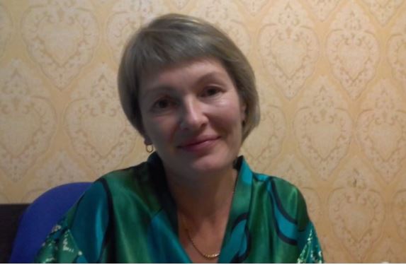 Андрій покликав маму, щоб та посиділа з дитиною, доки вони з дружиною підуть до лікаря. Увійшовши до будинку, свекруха жахнулася від побаченого