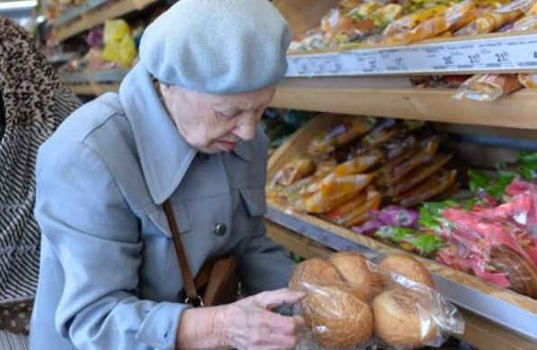 Я дала бабусі 100 гривень і простежила за нею. Я не могла повірити в те, що побачила далі