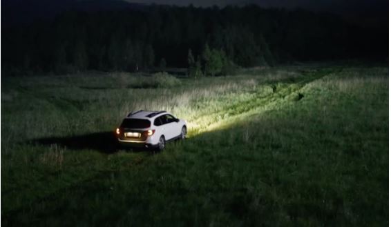 Водій віз пізно вночі маму і доньку. Як тільки вони заснули, він повернув в іншу сторону