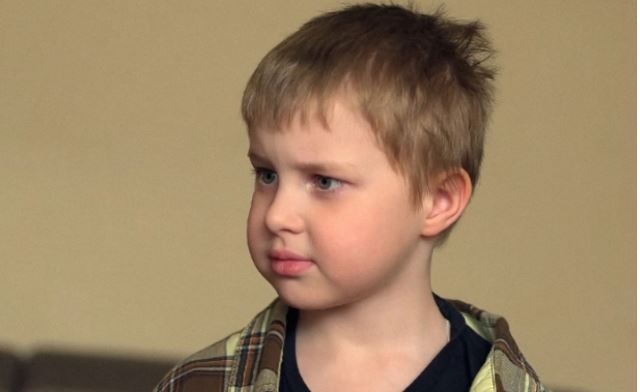 Не рідний ти їм, підкидьку. Ось сестричка твоя народиться – виженуть тобі одразу з дому – заявила сусідка