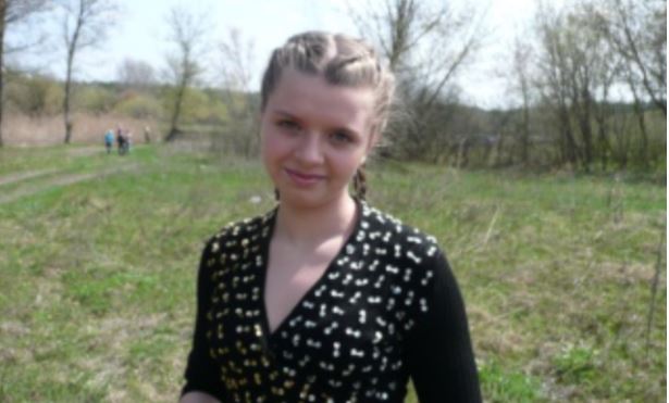 Зустрівши у дворі блакитнооку дівчинку, я погодилася дати притулок їй. А незабаром я дізналася про її сім’ю.