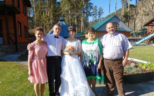 Те, що сталося на весіллі, стало великою несподіванкою і дуже зворушило всіх гостей.