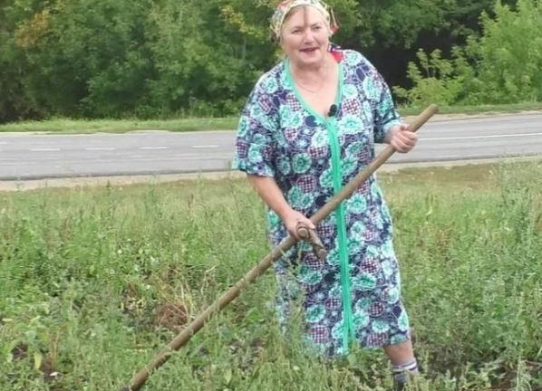 Тітонька постійно вимагає продукти з маминої ділянки: картоплю, огірки, моркву і ще багато чого, але ось останнє її «прохання» було особливим наха бством