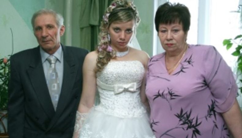 Під час весілля сина невістка і її батьки здалися мені див ними, навіть жодного разу не посміхнулися. Незабаром син мені пояснив всю ситуацію.