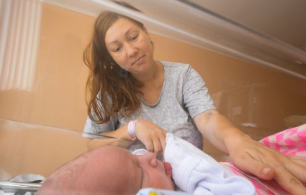 Коли Мене Виписували З Полоrового Будинку, Підійшов Свекор І Сказав Мені Те, Від Чого У Мене Волосся Дибки Встало