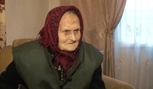 Спочатку свекруха не злюбила невістку, яка виросла в дит будинку. Але незабаром та стала їй ближче рідної дочки