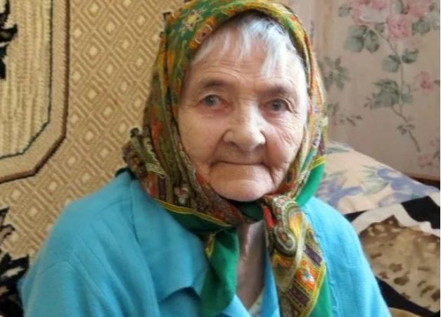 Мій хлопець сказав мені, що одержав від поме рлої бабусі сnадщину. На першій зустрічі з його батьками раптом із кімнати вийшла його бабуся