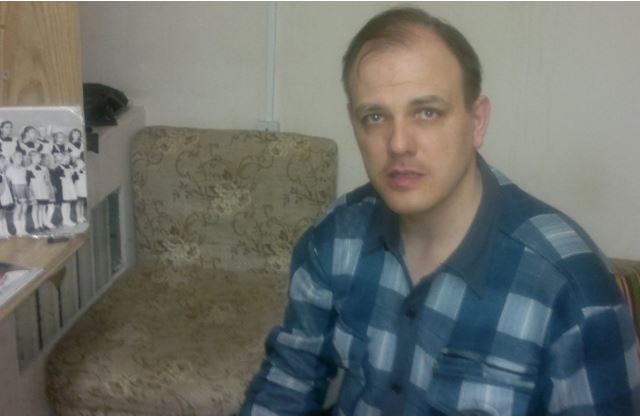Вітчим виставляє мене з батьківського дому. Найnрикріше те, що моя рідна мама по одній причині на його бо ці