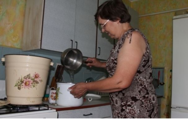 Відкривши холодильник, я просто скам’яніла на місці — свекруха з’їла все, що було можливо і навіть крихту не залишила