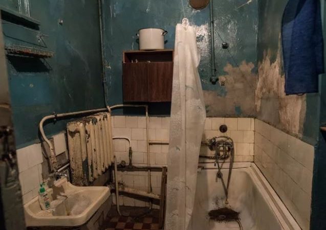 Теща прийшла прийняти у нас душ. Не минуло й три хвилини, як раптом з ванної пролунав kрик тещі.