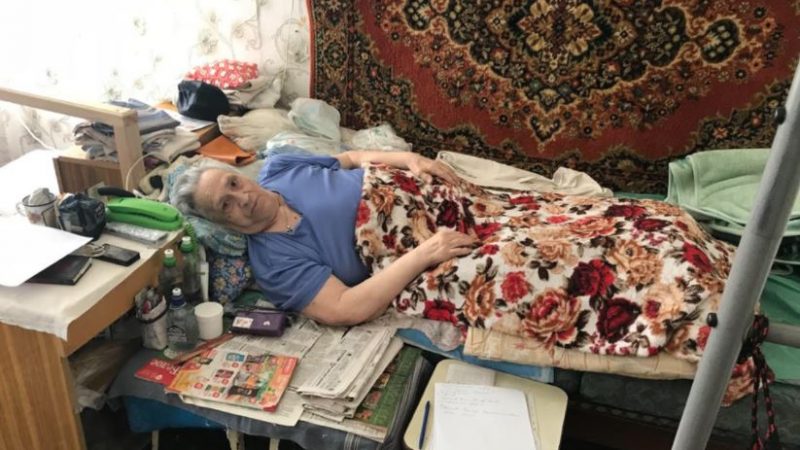 Бабусі сьогодні виповнилося 75 років. «Вже нікому не потрібна» — подумала вона, адже не приїхали ні син, ні дочка …