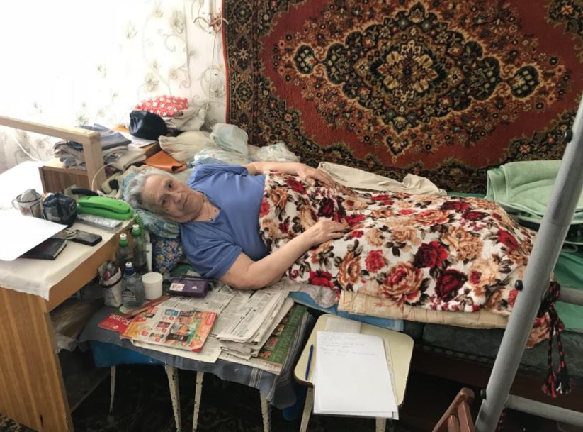 Бабусі сьогодні виповнилося 75 років. «Вже нікому не потрібна» — подумала вона, адже не приїхали ні син, ні дочка …