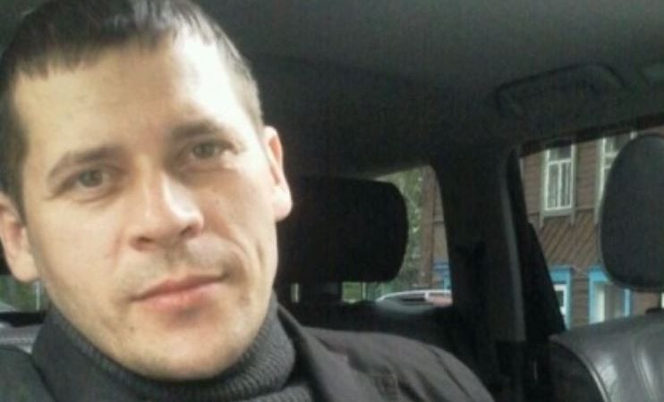 Донька повідомила батьку, що мати зараз в спальні спить з дядьком Михайлом. Коли Віталій зайшов в кімнату, не міг повірити своїм очам