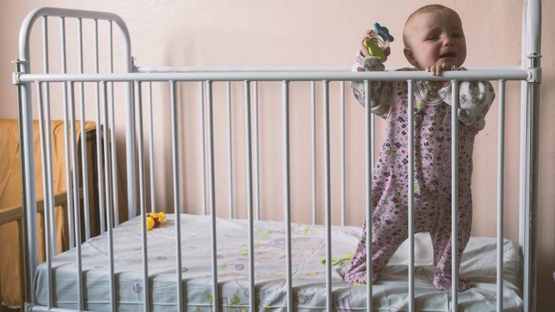 Одного разу я вирішив перевірити, що відбувається вдома, коли я працюю. Відпросився в обідню перерву і тихенько увійшов в квартиру. Коли я прийшов додому — був просто в люті!