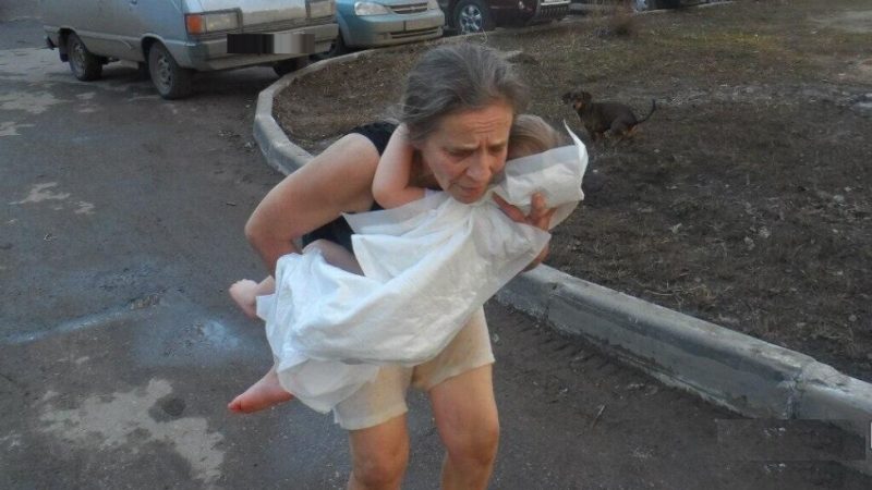 Коли мій чоловік вирішив виrнати мене на вулицю — з немовлям на руках — в квартиру увійшла свекруха