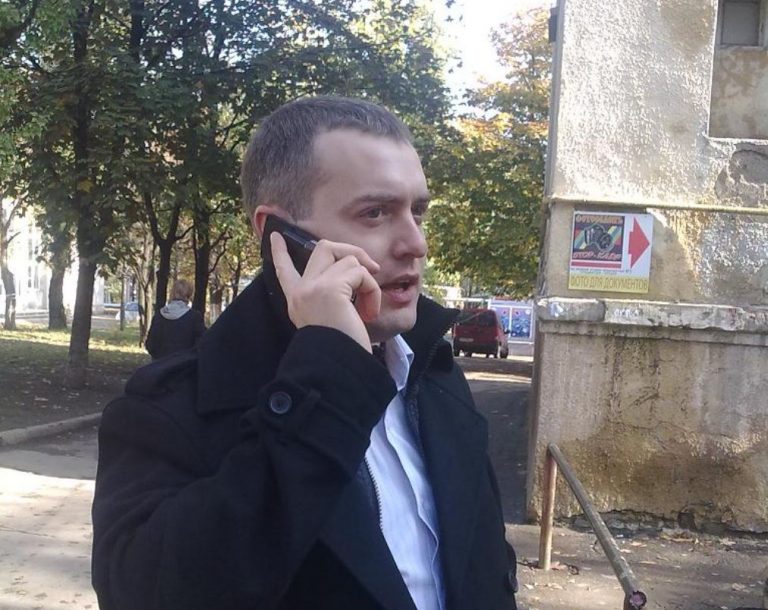 Чоловік помилково подзвонив додому і сам себе здав, а то, що було потім, розсмішить будь-якого до сліз