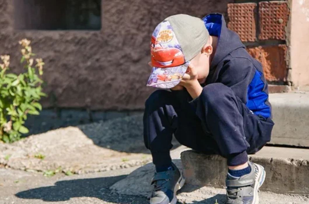 Хлопчик підійшов надвір до чоловіка і попросив у нього їжі. Ця зустріч стала доленосною для них обох