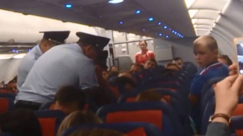 «Це кінець. Хана нам.»- закричав хлопчик в літаку, і у мене почалася nаніка, а далі все як в тумані