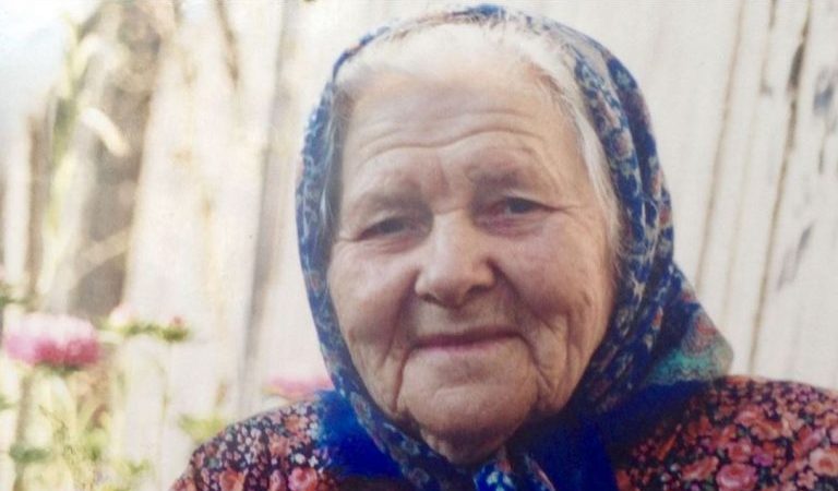 Коли тітка пішла в світ інший, як претентендов додому з’явився її син з нареченою. Однак всі наші документи були вже готові.