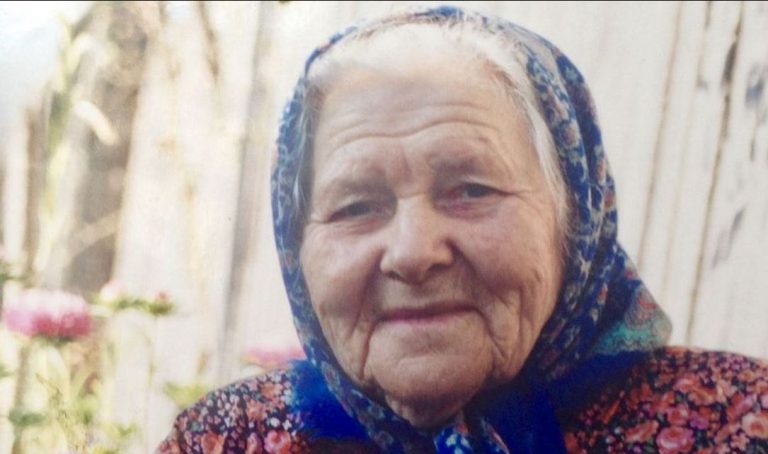 Коли тітка пішла в світ інший, як претентендов додому з’явився її син з нареченою. Однак всі наші документи були вже готові.