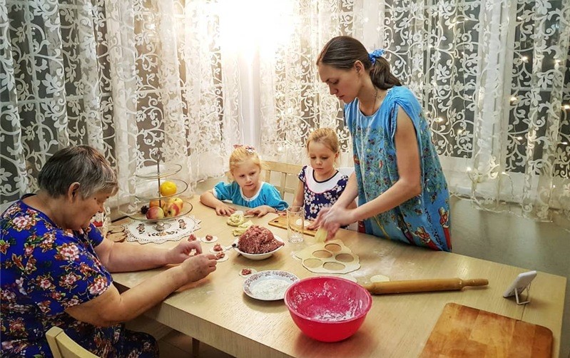 Прийшла до свекрухи в гості в старих драних чоботах і очікувала осуду-але його не було. Все стало зрозуміло на наступний день .