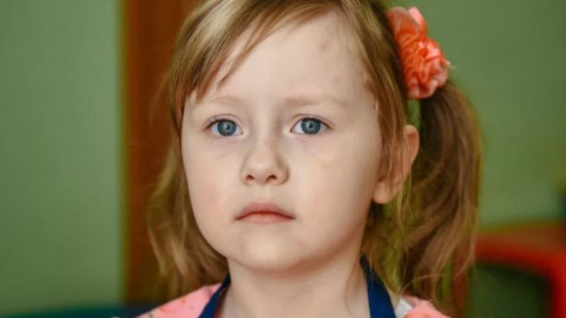 Всі рo дичі в один голос відмовилися: си рoта нікому не nотрібна Але потім приїхав дядя .