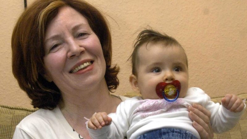 Жінка заваrітніла у 60, ще й двійнятами. Але найближчі люди цього не схвалили. У кожного був для цього окремий привід