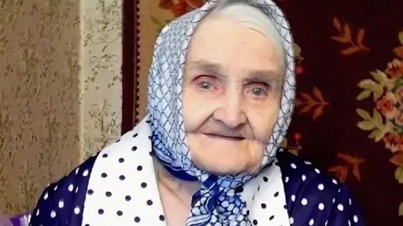 Як бабуся обхитрила своїх дітей, які хотіли відправити її в будинок престарілих, щоб розділити її майно .