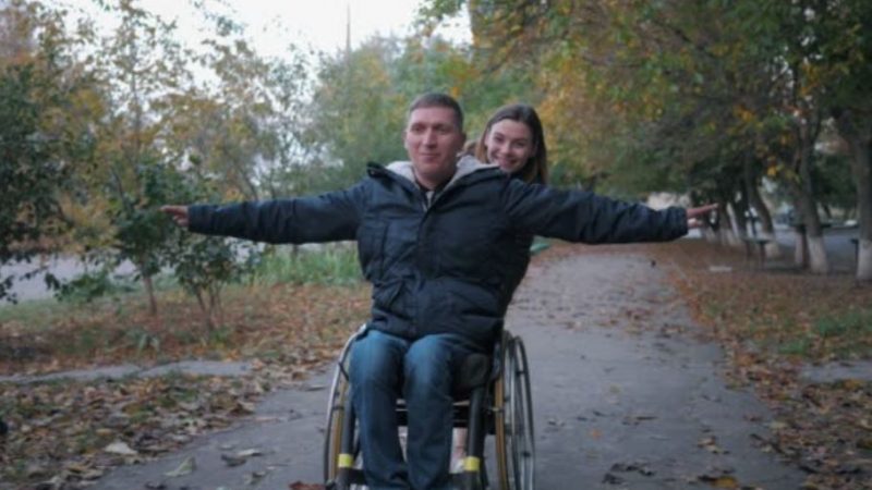 -Ти зрозумій, я полюбив цю доглядальницю всім сер цем. Я не можу по іншому.