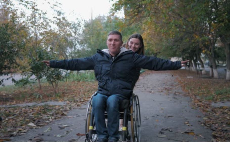 -Ти зрозумій, я полюбив цю доглядальницю всім сер цем. Я не можу по іншому.
